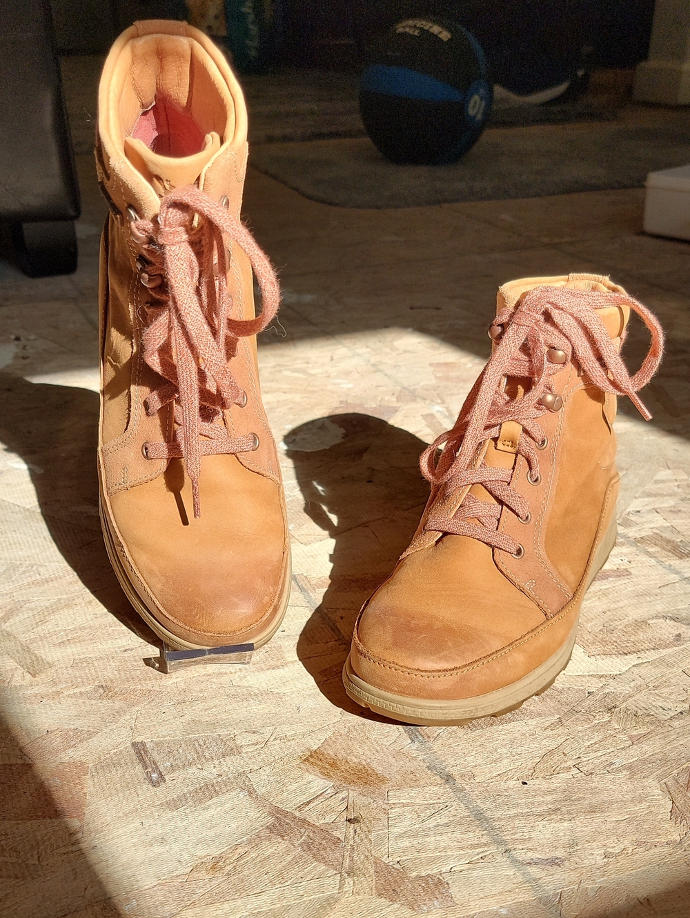 Chaco Adobe Waterproof Hiking Boots Womens 7.5